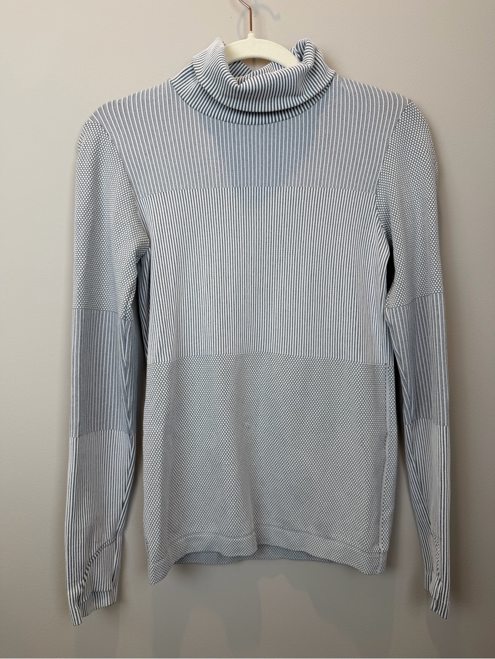 Athleta Striped Turtleneck Pullover Top Long Sleeve Black White Textured